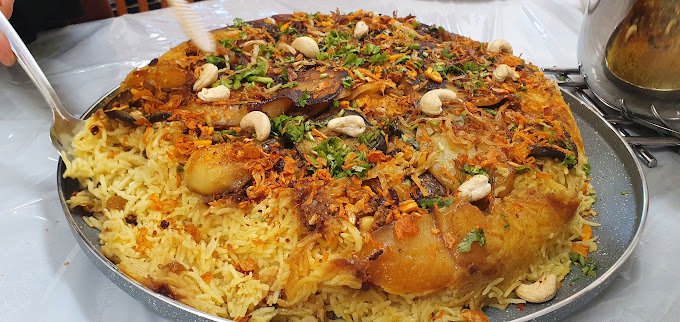 مطعم مقلوبة