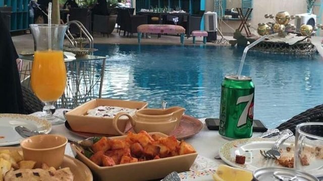 مطعم بالرياض على مسبح (الأسعار + المنيو + الموقع )