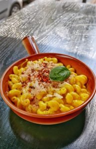 مطعم المكرونة الساخنة