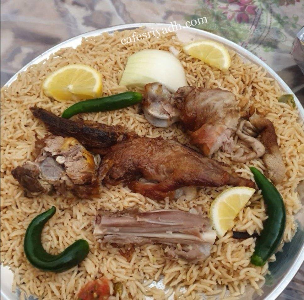 مطعم بيت الحنيذ