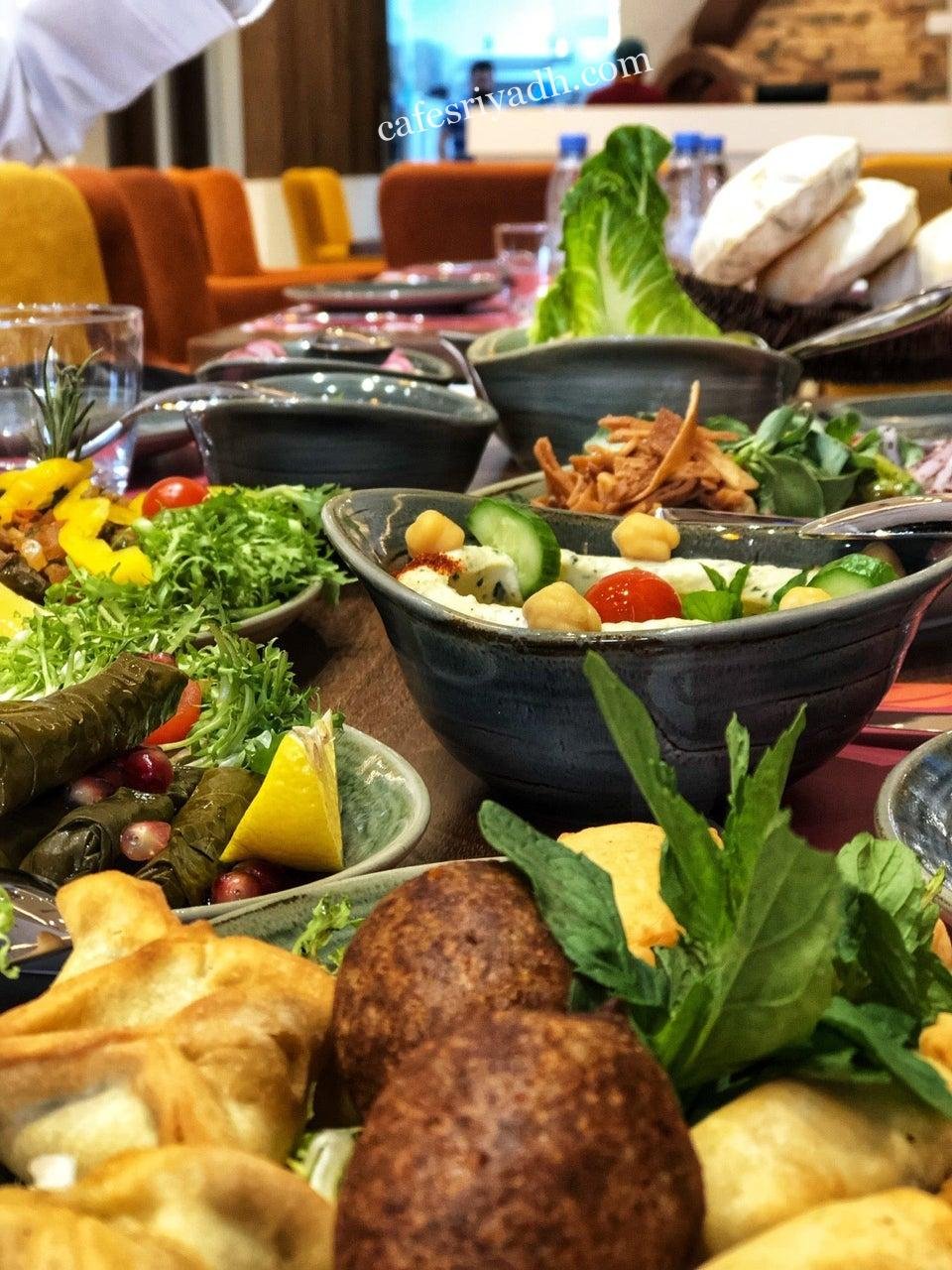 مطعم تشرين بالرياض