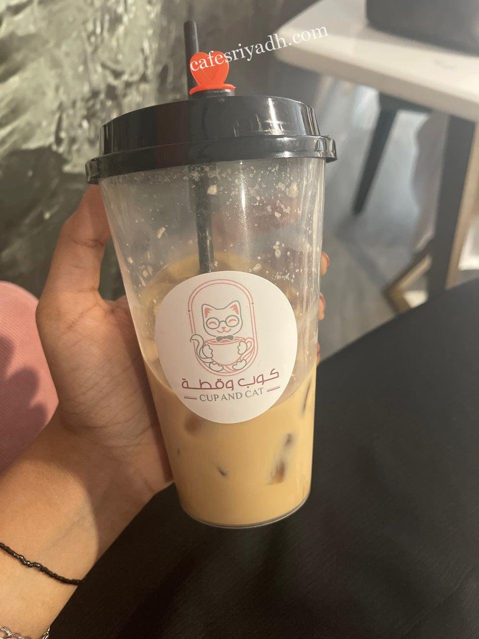 كافيه كوب وقطة
